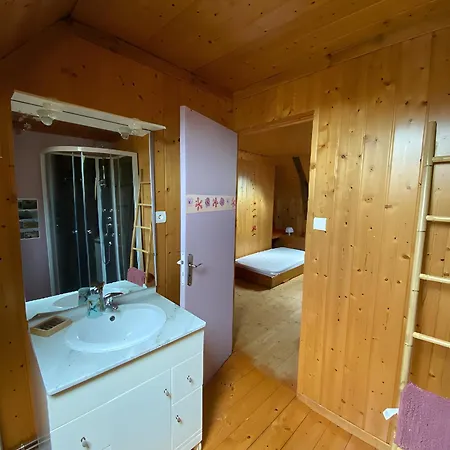 Oda ve Kahvaltı La Ruche - Tournesol Mauriac (Cantal)