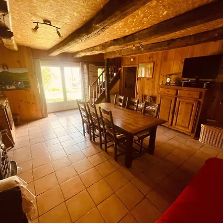 Oda ve Kahvaltı La Ruche - Tournesol Mauriac (Cantal)